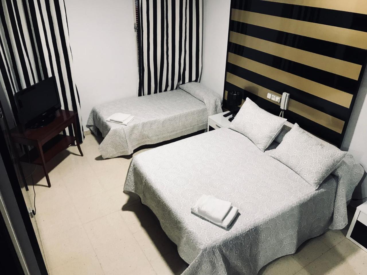 Hostal Los Badenes Jumilla Buitenkant foto